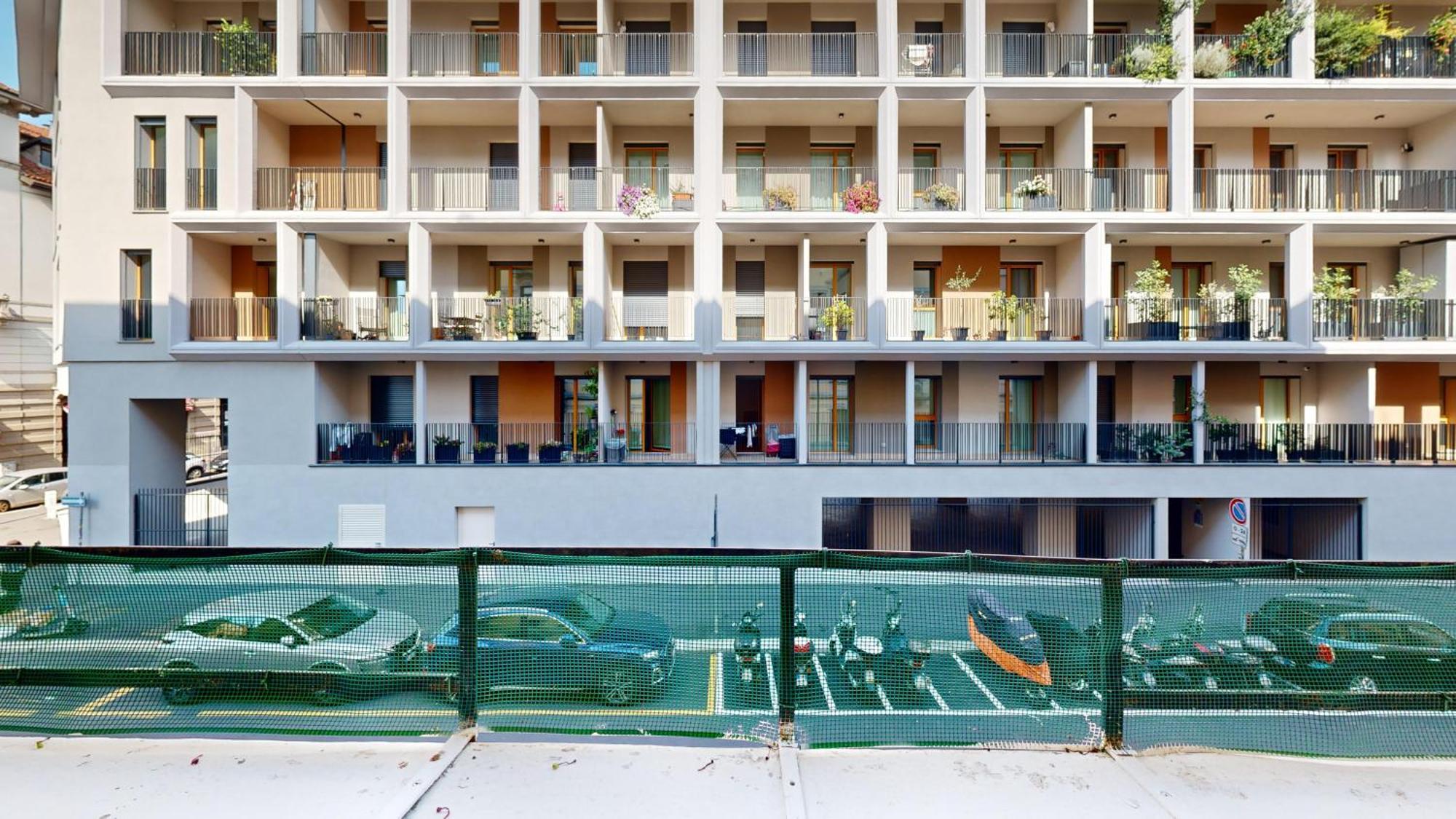 Wonderful Downtown Apartment-Hd Netflix, King-Size Bed, Two Minutes' Walk From Metro — Photos 1